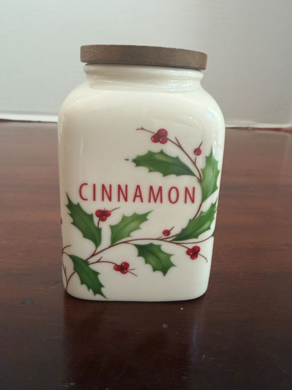 Lenox Holiday Porcelain 6 Ounce "Cinnamon" Spice Jar with a Rustic Acacia Wood L